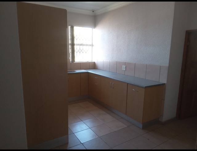 900M² BUILDING TO LET IN APEX